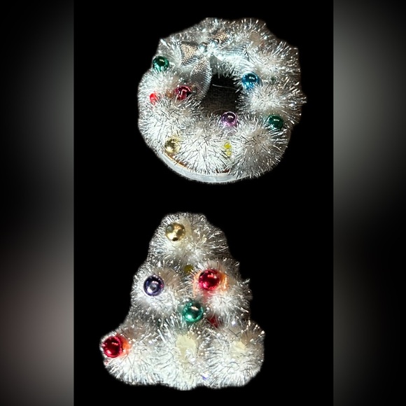 Jewelry - Vintage Christmas Tree and Wreath Brooch